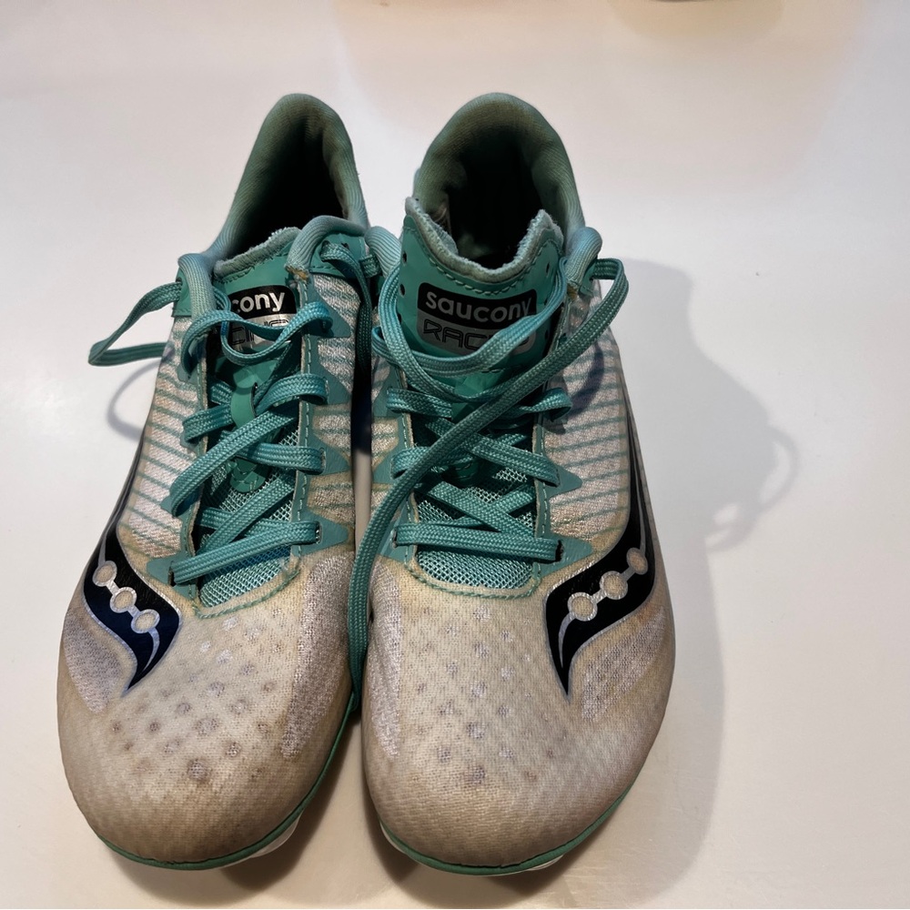 Saucony vendetta race used track spikes.
